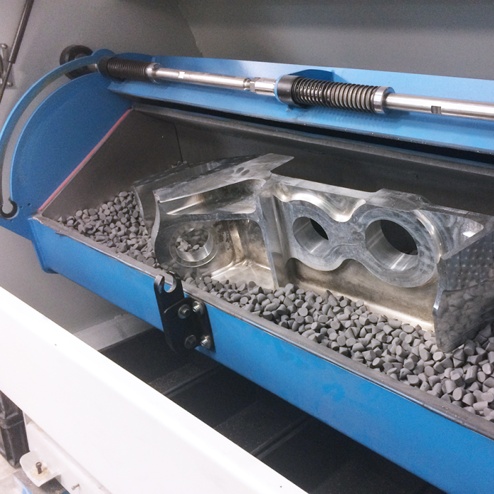 Ebavurage en tonneau - Le procédé SPIC permet le rayonnage à sec de pièces usinées - SPK Solutions